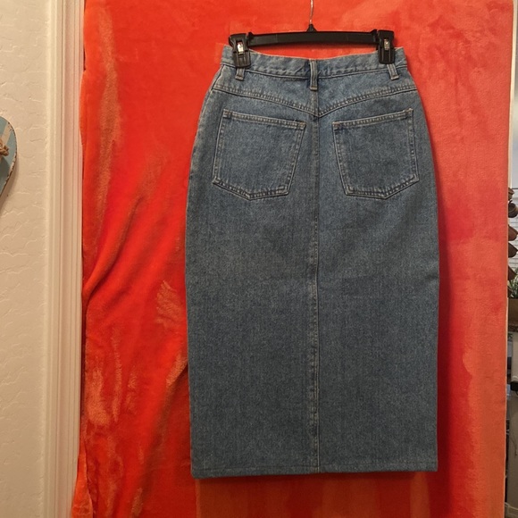 A.S.E. Brand washed denim colored skirt in a size 9 - Picture 2 of 4